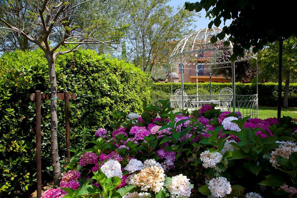فندق Borgo Tre Rose Valiano المظهر الخارجي الصورة